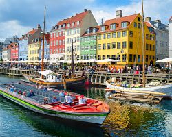 Plavba kodaňskými kanály podél nábřeží Nyhavn