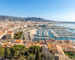 Pohled na přístav v Cannes se snad nikdy neomrzí