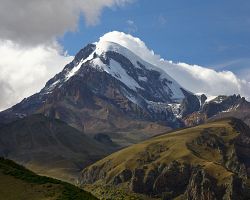 Hora Kazbek s výškou 5047 metrů