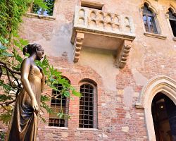 Legendární Juliin balkón ve Veroně