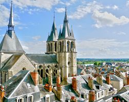 Katedrála sv. Ludvíka a středy historického centra Blois