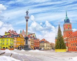 Vánoční stromeček na nádvoří královského zámku ve Varšavě