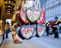Tradiční perníčky na adventních trzích v Polsku