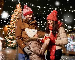 Rodinná atmosféra na vánočních trzích v Tallinu