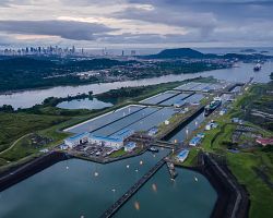 Centrum Miraflores Locks v Panamském průplavu jako na dlani…