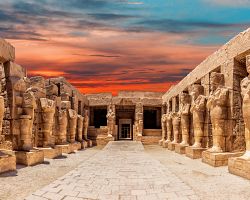 Monumentární Amonův chrám v Karnaku