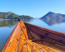 Plavba lodí po Skadarském jezeře je opravdu zážitek… Přesvědčte se!