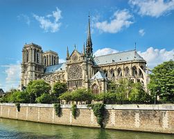 Gotický klenot Paříže katedrála Notre Dame