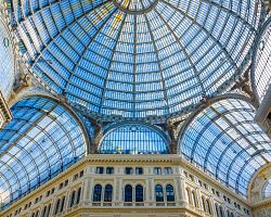 Skvostný interiér nákupní galerie Umberto I. v Neapoli