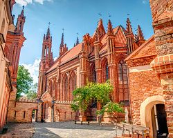 Impozantní kostel sv. Anny ve Starém Městě Vilniusu