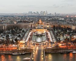 Vánoční Paříž pohledem z Eiffelovy věže