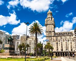 Procházka působivým centrem uruguayské metropole Montevideo…