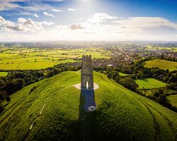 Glastonbury Tor –⁠⁠⁠⁠⁠⁠ údajné místo posledního odpočinku krále Artuše