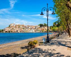 Jezero Bracciano s promenádou