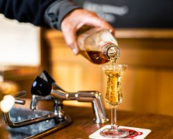 Dutch Gin jedině v tulipánových skleničkách… Na zdraví!