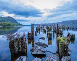 Tajuplné skotské jezero Loch Ness 