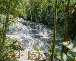 Fascinující jamajské vodopády Dunn’s River