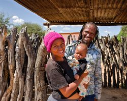 Domorodá rodina rastafariánské vesnice na Jamajce