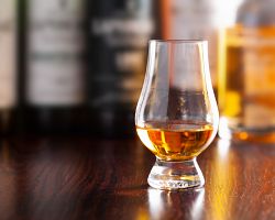 Irská whiskey známá jako „živá voda“ – ochutnáte?