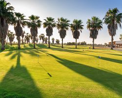 Magická atmosféra Algarve: Golfové hřiště ve zlaté hodince