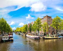 K Amsterdamu neodmyslitelně patřící plavba kanály