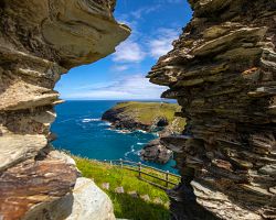 Překrásný výhled na moře z hradu Tintagel