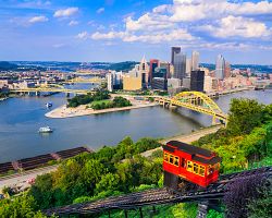Jízda ikonickou lanovku Duquesne Incline v americkém Pittsburghu
