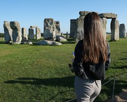 Nechte se unést mystikou záhadných megalitů ve Stonehenge…