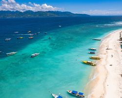 Ostrov Gili Trawangan s bělostnými plážemi a tyrkysovým mořem