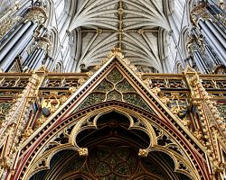 Působivý interiér Westminster Abbey v Londýně