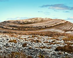 Unikátní měsíční krajina irského národního parku Burren