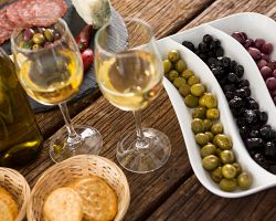 Thessalské víno a olivy – typická řecká kombinace chutí