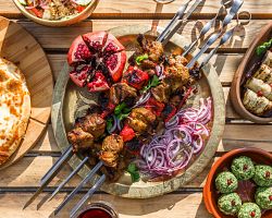 Vyzkoušíte Mcvadi – výborný gruzínský šašlik?