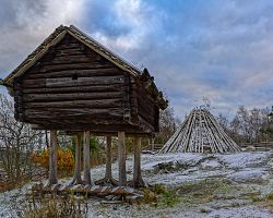 Typická architektura ve stockholmské Skansenu ve Švédsku