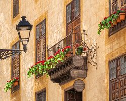 Působivý detail balkónových domů v Orotavě