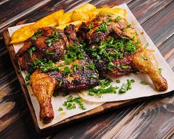 Frango piri-piri – tradiční portugalské pikantní kuřátko s domácími hranolky