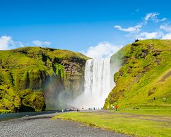 Mohutný islandský vodopád Skógafoss