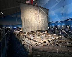 Replika raftu voru Kon-Tiki v muzeu Kon-Tiki v norské metropoli Oslo