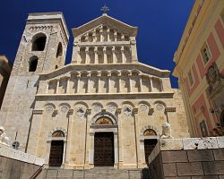Katedrála Santa Maria di Assunta v Cagliari na Sardinii v Itálii