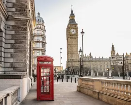 Proslulá hodinová věž Big Ben