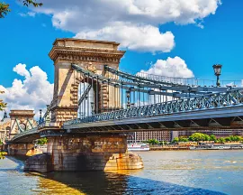 Řetězový most – jedna z dominant Budapešti