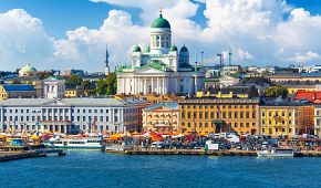 Panorama Helsinek s historickou tržnicí Kauppatori