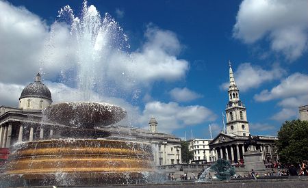 Trafalgar Square s fontánou
