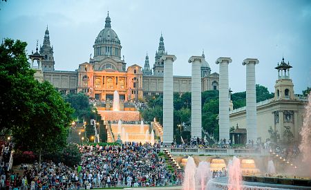 Magická fontána a palác na Montjuïcu