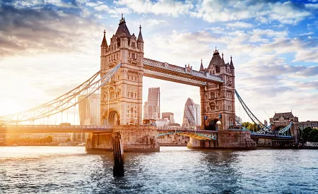 Tower Bridge při západu slunce
