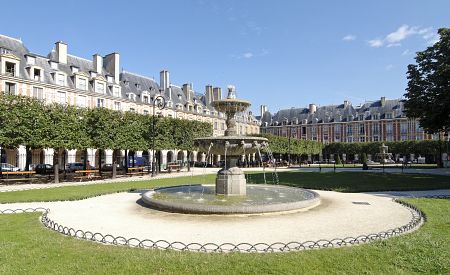 Bývalé královské náměstí Place des Vosges