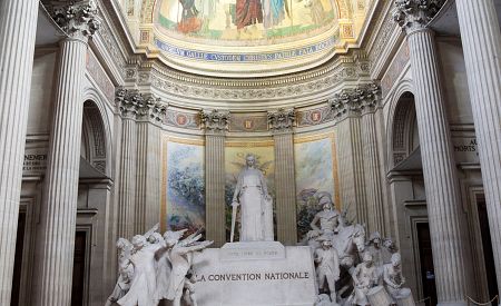 Majestátní interiéry francouzského národího památníku Pantheon