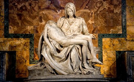 Michelangelova Pieta v římském chrámu sv. Petra