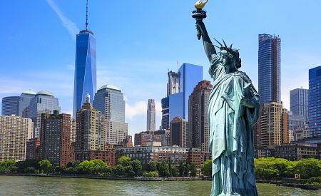 Majestátní socha Svobody a výhled na Manhattan