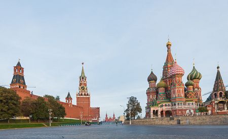 Dvě dominanty Rudého náměstí - chrám Vasila Blaženého a Kreml